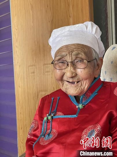 薩仁托婭拍攝的“草原母親”?！∷_仁托婭供圖