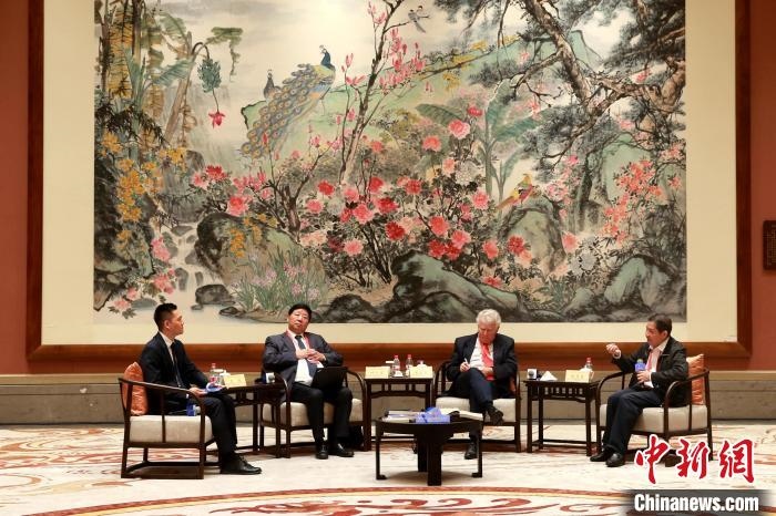 9月27日，尼山世界文明論壇在曲阜舉行，圖為該論壇的“高端訪談”活動?！×籂?攝