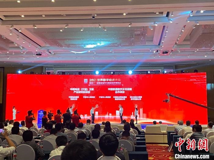 簽約現(xiàn)場(chǎng)。　林波 攝