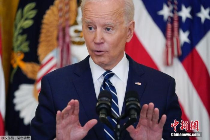 當(dāng)?shù)貢r(shí)間3月25日，美國(guó)總統(tǒng)拜登舉行了上任60多天來的首場(chǎng)正式新聞?dòng)浾邥?huì)，回答了邊境危機(jī)、控槍、基建計(jì)劃等熱點(diǎn)問題。