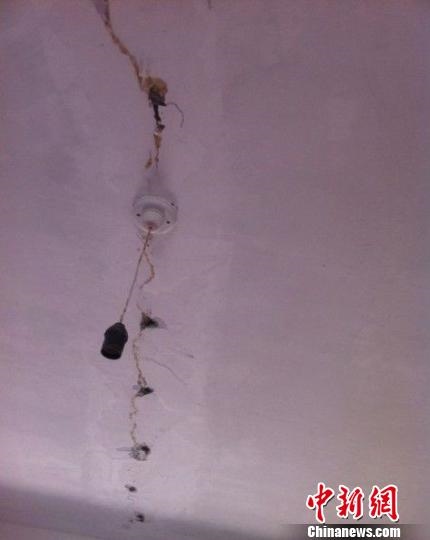 資料圖：房頂開裂。