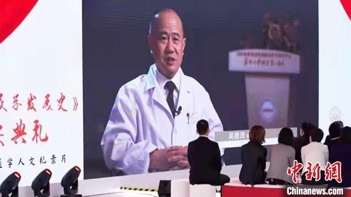 近20位中國(guó)血液學(xué)領(lǐng)域頂級(jí)專家深度聚焦多種血液疾病研究等，從拓荒、建立、追趕到領(lǐng)先的發(fā)展歷程。　陳靜 攝