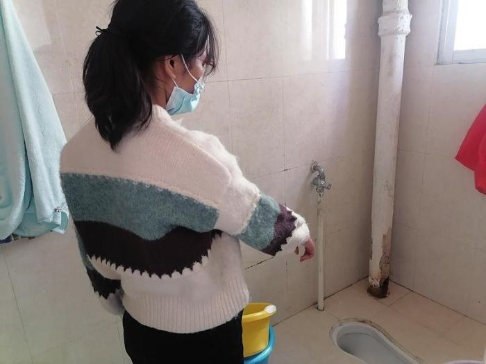  劉小姐在網(wǎng)上找人疏通出租屋里的廁所，被收費5380元