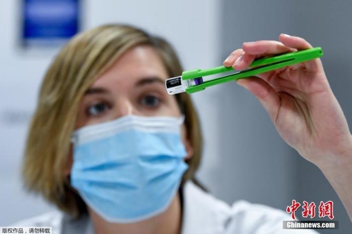 資料圖：比利時(shí)醫(yī)護(hù)人員正在準(zhǔn)備新冠疫苗接種工作。