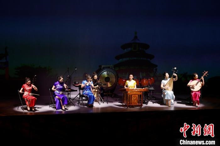 6日，“相約北京”奧林匹克文化節(jié)暨第22屆“相約北京”國(guó)際藝術(shù)節(jié)在京開(kāi)幕。　<a target='_blank' href='/'>中新社</a>記者 富田 攝