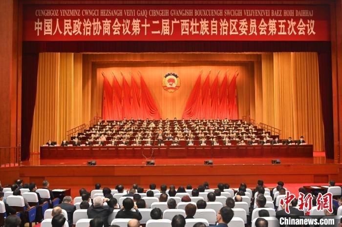 圖為大會(huì)閉幕?！∮峋?攝