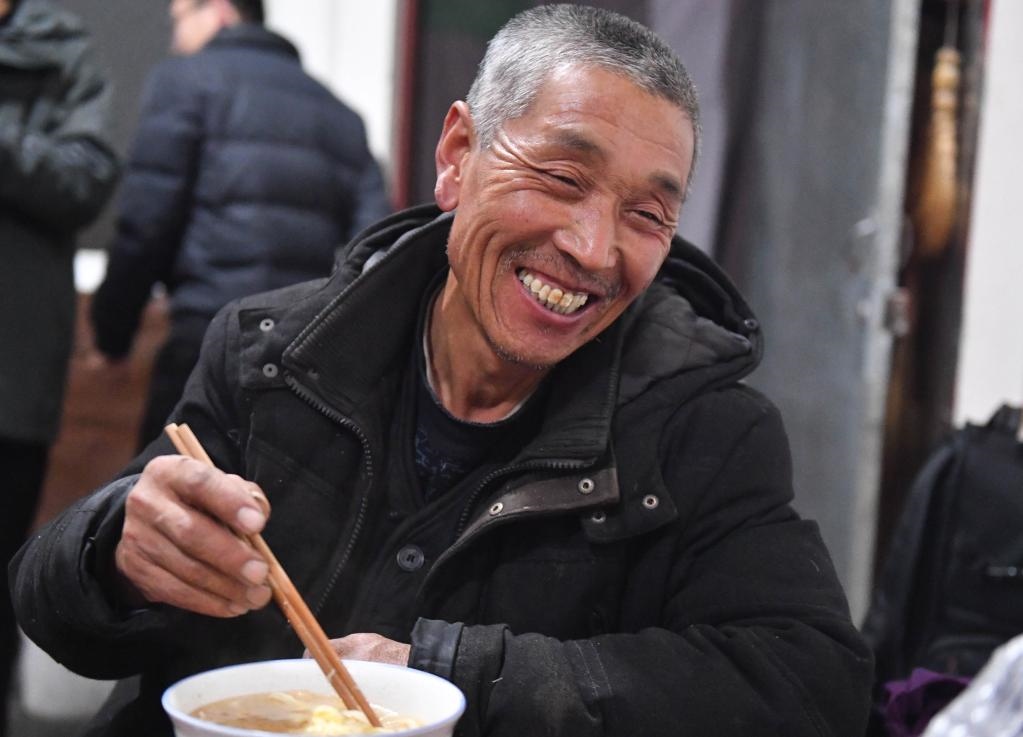 1月26日，山西省汾西縣段村村民蔡文明談起見到總書記的心情，激動(dòng)又開心。新華社記者 柴婷 攝