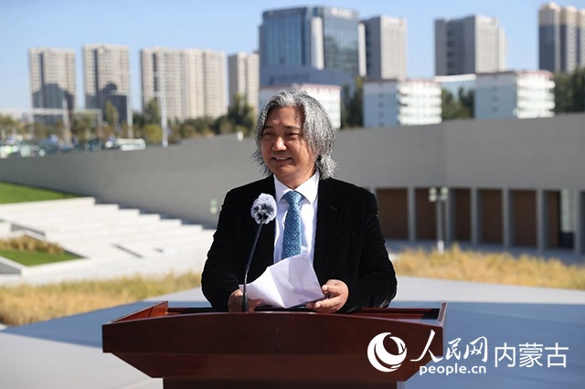 全國(guó)政協(xié)副秘書長(zhǎng)、民盟中央專職副主席、中國(guó)美術(shù)館館長(zhǎng)、中國(guó)城市雕塑家協(xié)會(huì)主席吳為山開幕致辭。王劭凱攝