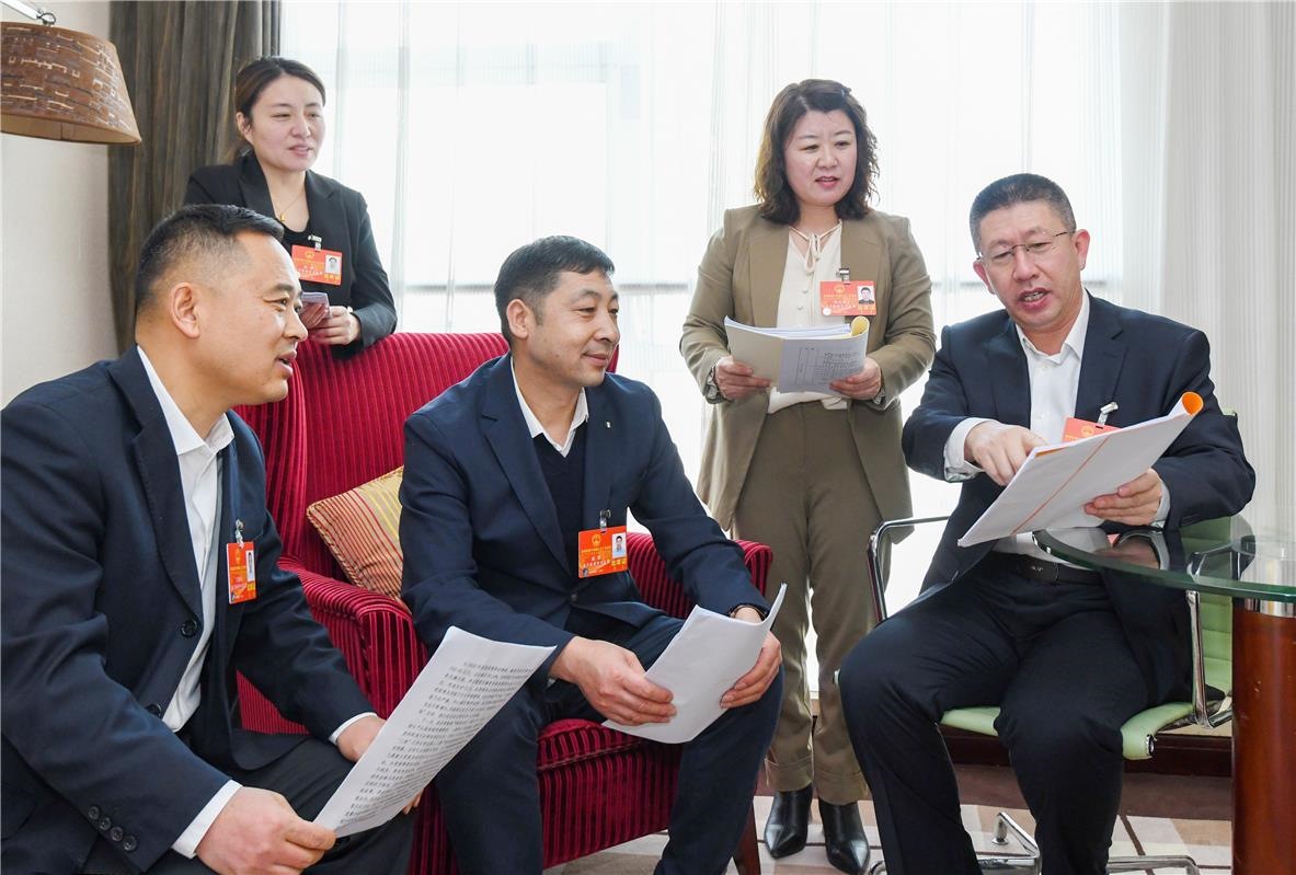 奮進(jìn)2024｜代表來(lái)了！自治區(qū)十四屆人大二次會(huì)議召開(kāi)在即