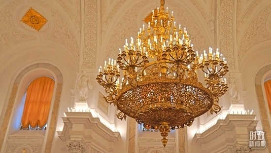 △喬治大廳內(nèi)燈光璀璨。（總臺(tái)國(guó)廣記者李晉拍攝）