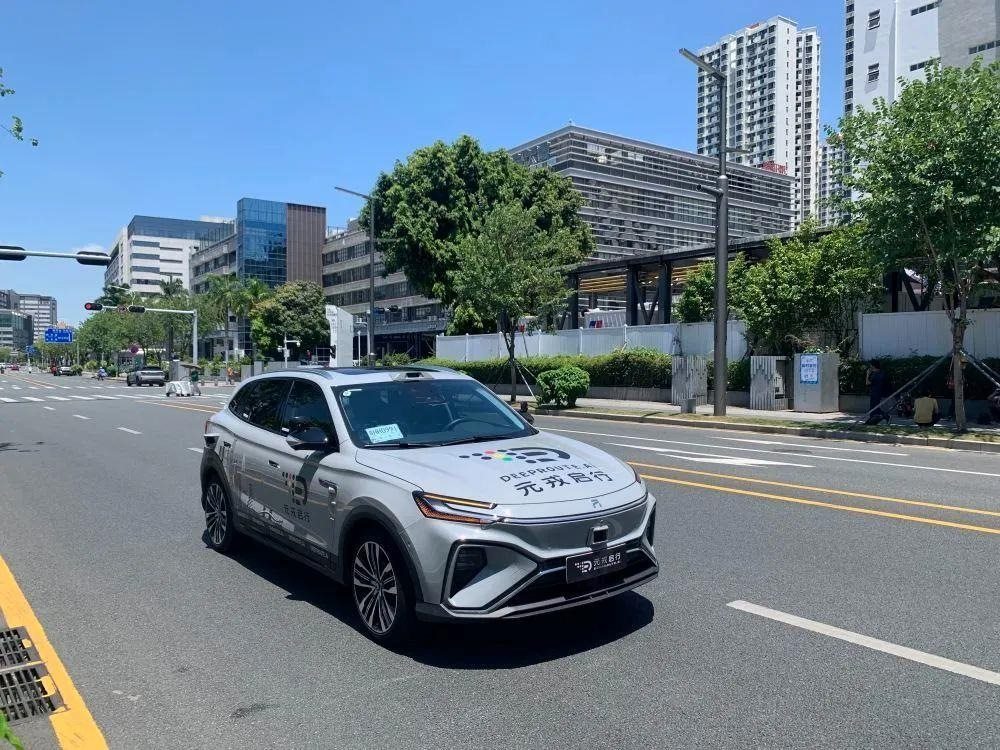 △自動駕駛汽車在河套深港科技創(chuàng)新合作區(qū)開展道路測試。