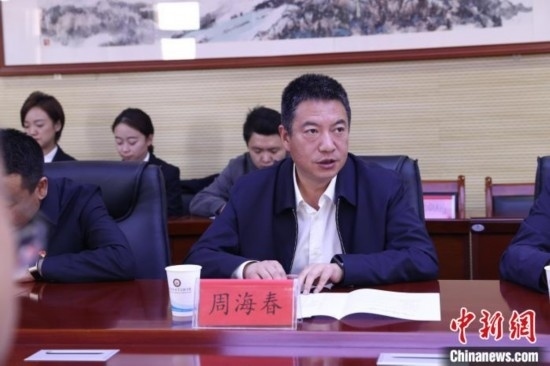 圖為西寧城市職業(yè)技術(shù)學(xué)院黨委書(shū)記周海春發(fā)言。青海省人民檢察院供圖