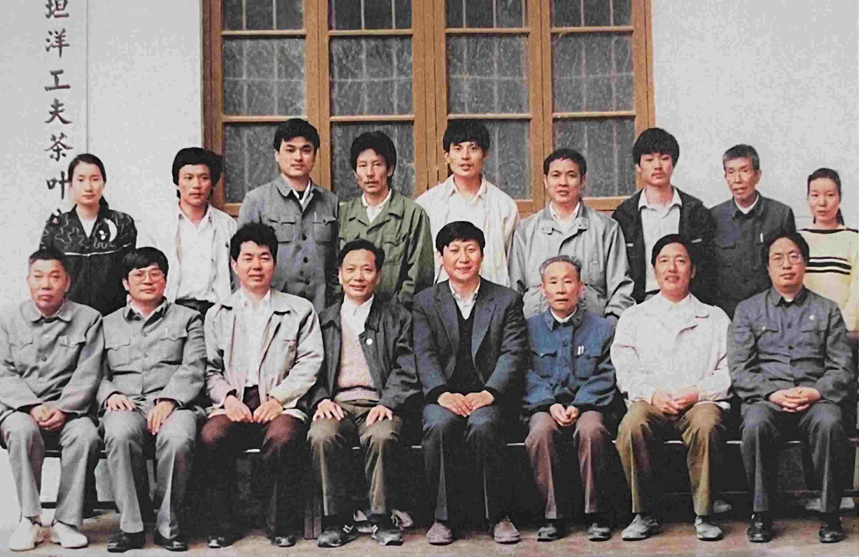 1990年5月，剛調(diào)任福州市委書記的習(xí)近平到寧德交接工作時，調(diào)研福安市社口鄉(xiāng)坦洋工夫茶葉公司。
