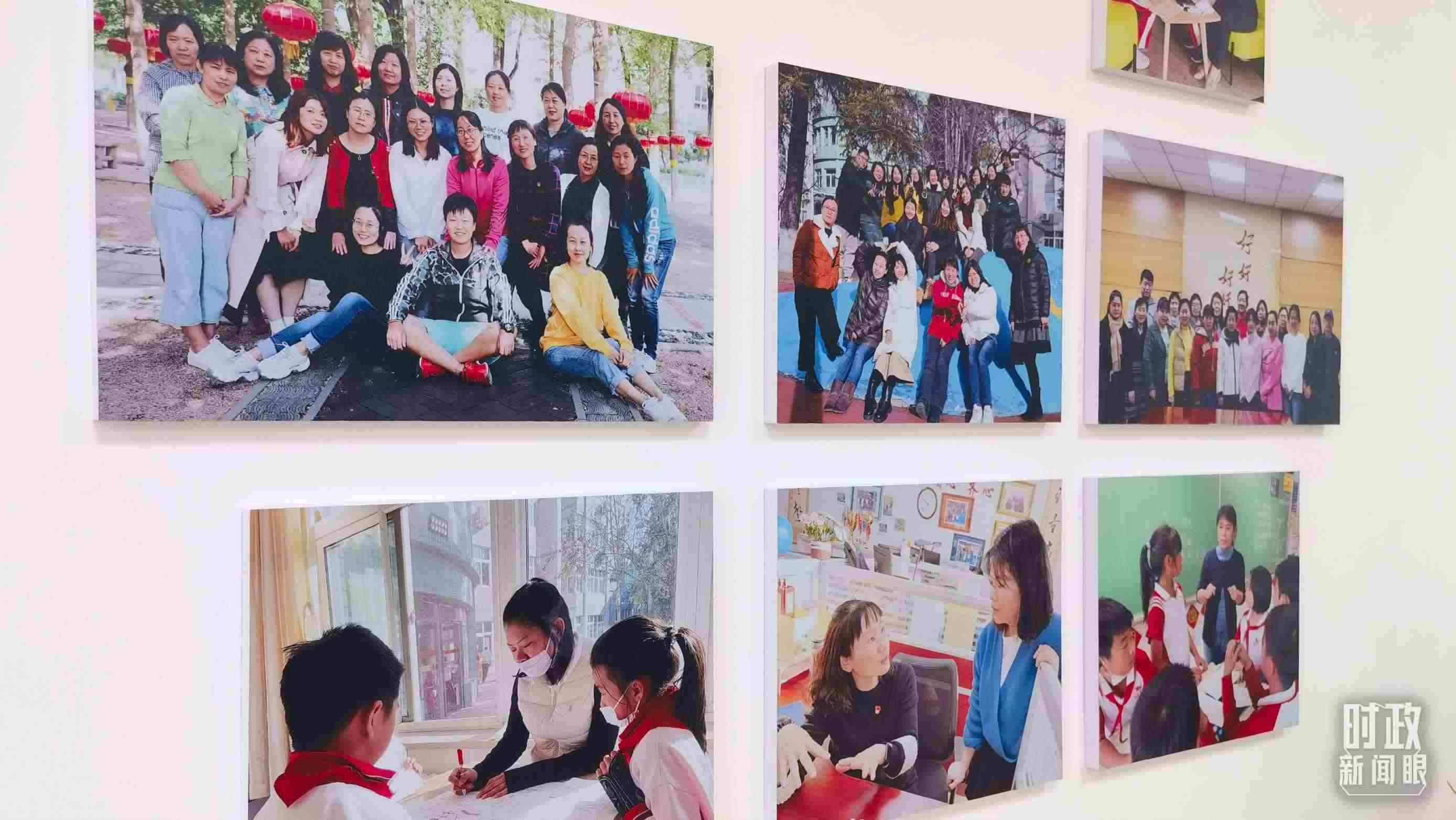 △五年級教師辦公室內(nèi)的合影展板。（總臺央視記者賈林拍攝）