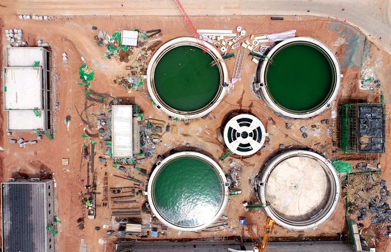 污水處理廠及水資源再生利用項目沉淀池。受訪者供圖