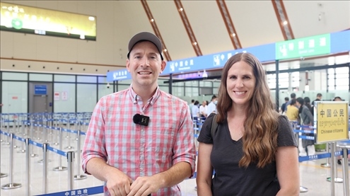 6月13日，來自美國的德拉古（Dragoo）夫婦將首次乘坐中老鐵路國際旅客列車從中國出境。李揚 攝