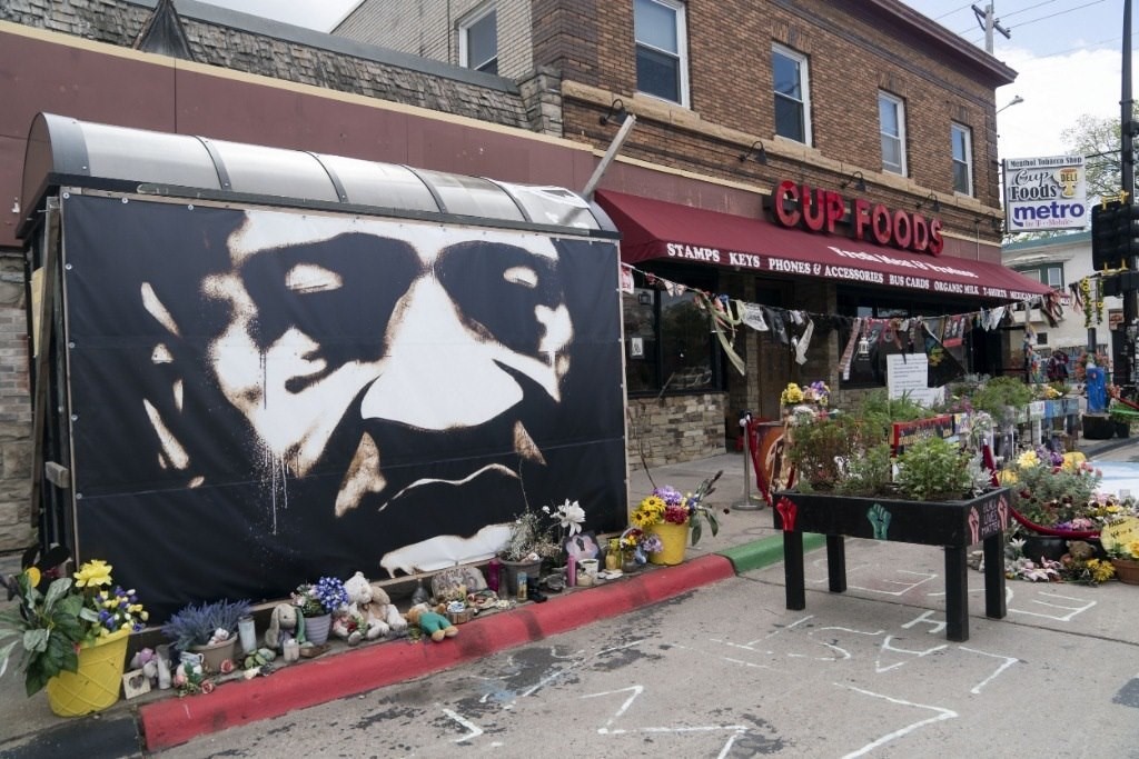 這是2022年5月22日在美國明尼蘇達(dá)州明尼阿波利斯市拍攝的弗洛伊德廣場。新華社記者劉杰攝