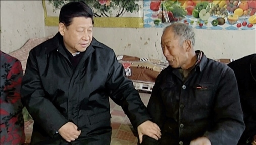 △2012年12月30日，習近平總書記來到河北省阜平縣龍泉關鎮(zhèn)顧家臺村看望困難群眾。