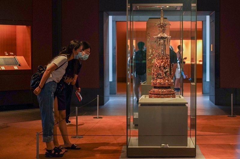 2020年7月24日，觀眾在蘇州博物館內(nèi)參觀。