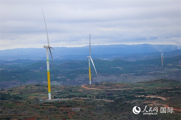 位于云南省曲靖市富源縣的富源西風(fēng)電基地。（人民網(wǎng) 李發(fā)興攝）