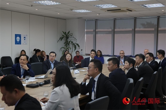 與會代表參與座談交流。（人民網(wǎng)記者 時元皓攝）