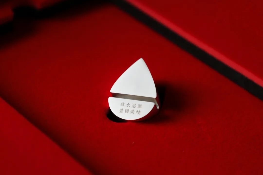 上海交通大學(xué)發(fā)布2023年錄取通知書禮盒。校方供圖