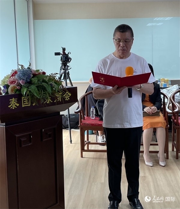 泰國(guó)浙江商會(huì)會(huì)長(zhǎng)祁曉云受泰國(guó)華僑華人和駐泰各級(jí)商會(huì)機(jī)構(gòu)委托發(fā)出倡議，華僑華人群體將積極助力亞運(yùn)會(huì)舉行。人民網(wǎng)記者 劉慧攝