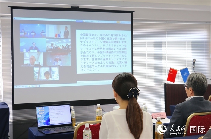 中國貿促會副會長柯良棟視頻致辭。人民網(wǎng) 許可攝