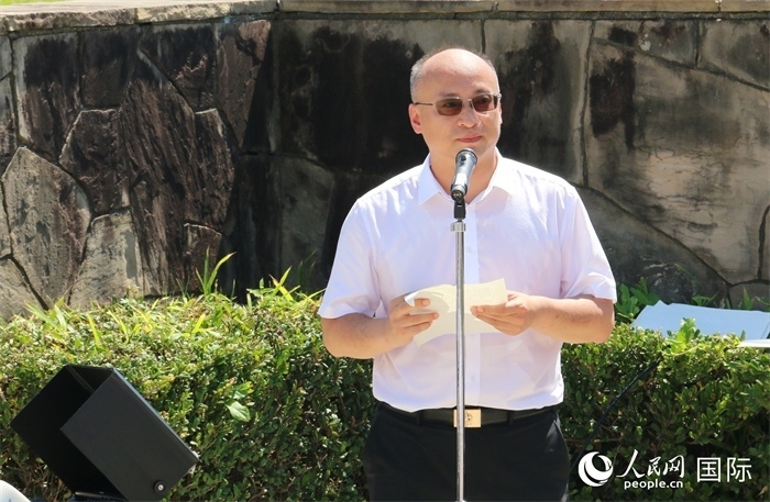 昆明市副市長安恩法在紀(jì)念儀式上致辭。人民網(wǎng) 許可攝