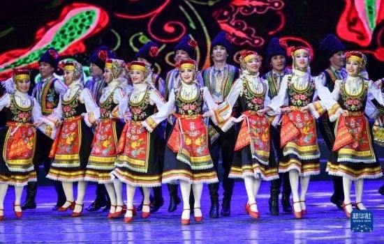 7月21日，哈薩克斯坦薩爾塔納國家舞蹈團(tuán)的演員在演出。