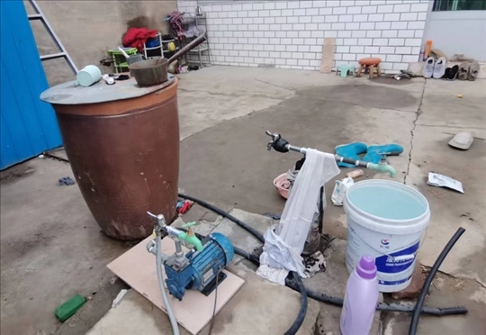 用來抽水的增壓泵。 人民網(wǎng)記者 金慧慧攝