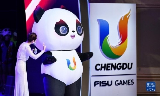 7月29日，成都大運(yùn)會(huì)吉祥物“蓉寶”在聯(lián)歡會(huì)現(xiàn)場(chǎng)。新華社記者 張端 攝