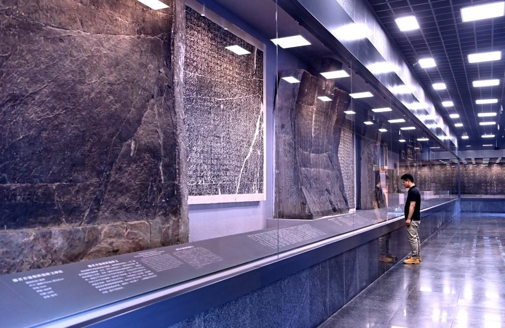 近日拍攝的陜西省漢中市博物館“石門十三品”陳列室。新華社記者 劉瀟 攝