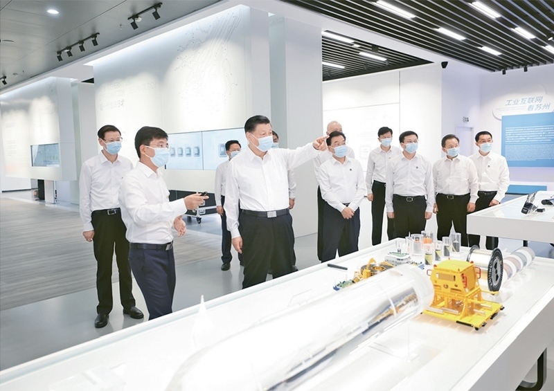 2023年7月5日至7日，中共中央總書(shū)記、國(guó)家主席、中央軍委主席習(xí)近平在江蘇考察。這是5日下午，習(xí)近平在蘇州工業(yè)園區(qū)考察。 新華社記者 鞠鵬/攝