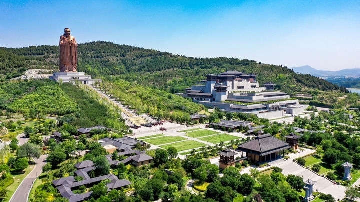 這是2023年6月8日拍攝的山東省曲阜市尼山圣境（無人機(jī)照片）。新華社記者 郭緒雷 攝