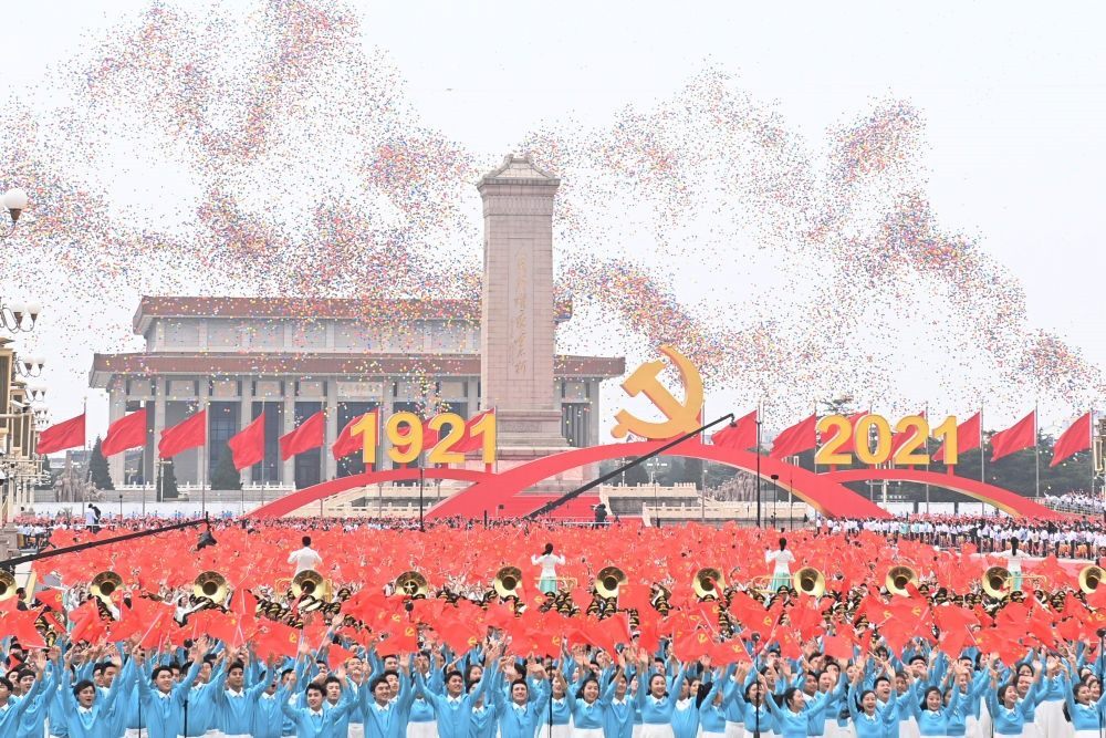 2021年7月1日上午，慶祝中國共產(chǎn)黨成立100周年大會(huì)在北京天安門廣場隆重舉行。這是慶祝大會(huì)現(xiàn)場放飛氣球。新華社記者 李尕 攝