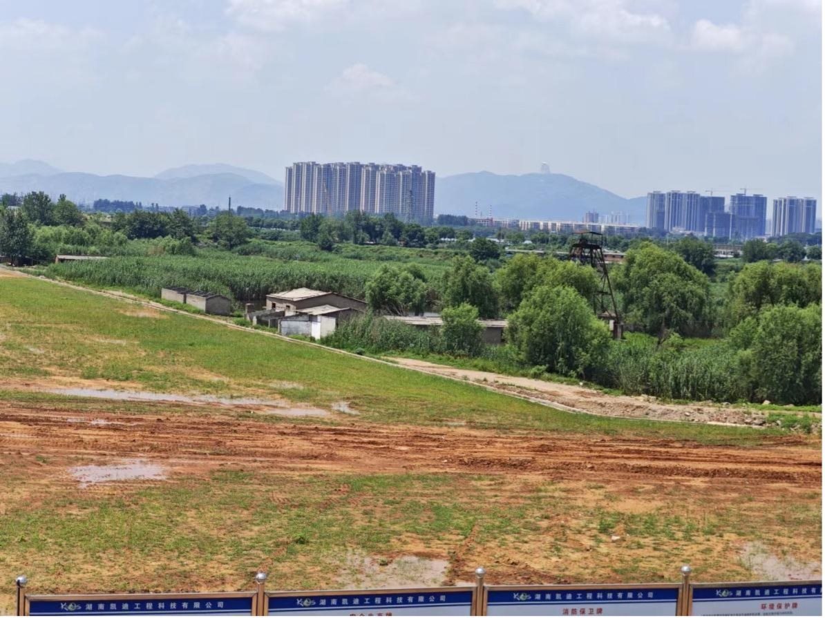 完全淹沒(méi)區(qū)（左）和部分淹沒(méi)區(qū)（右）分界。 人民網(wǎng)記者 黃鈺攝