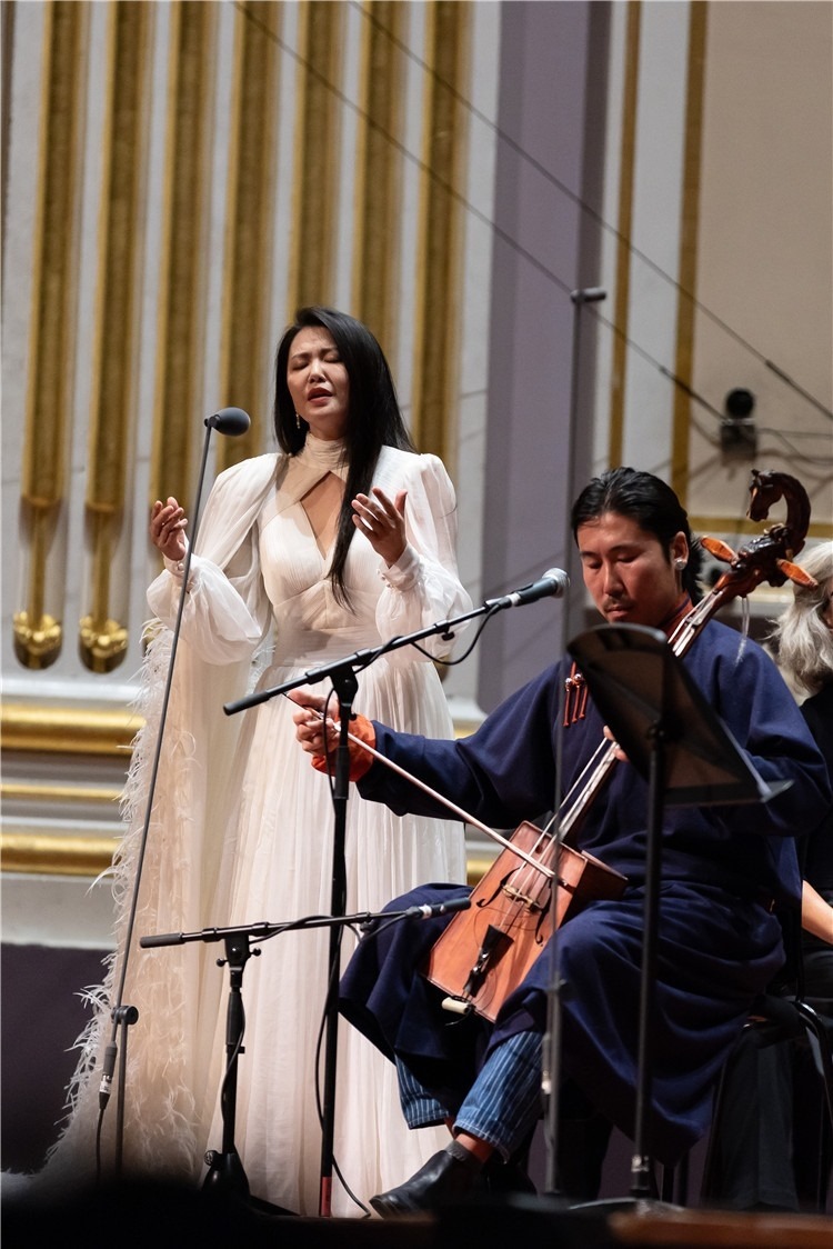 圖片說明： 8月5日，2023愛丁堡國際藝術(shù)節(jié)開幕式音樂會《慈悲頌》的演出現(xiàn)場。藝術(shù)節(jié)組委會供圖