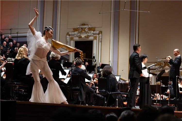 圖8月5日，2023愛丁堡國際藝術(shù)節(jié)開幕式音樂會《慈悲頌》的演出現(xiàn)場。藝術(shù)節(jié)組委會供圖