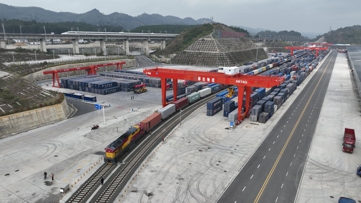 繁忙的貴陽(yáng)國(guó)際陸港。貴陽(yáng)綜保區(qū)供圖