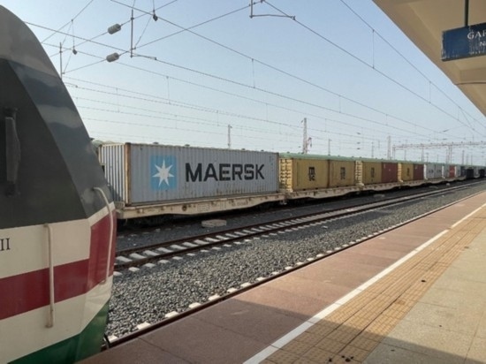 亞吉鐵路吉布提那噶德車站的貨運(yùn)車廂。人民網(wǎng)記者 趙艷紅攝