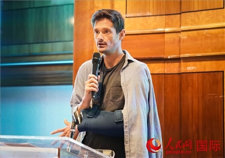 萊昂·麥卡倫分享張家界故事。人民網(wǎng) 郭錦標攝