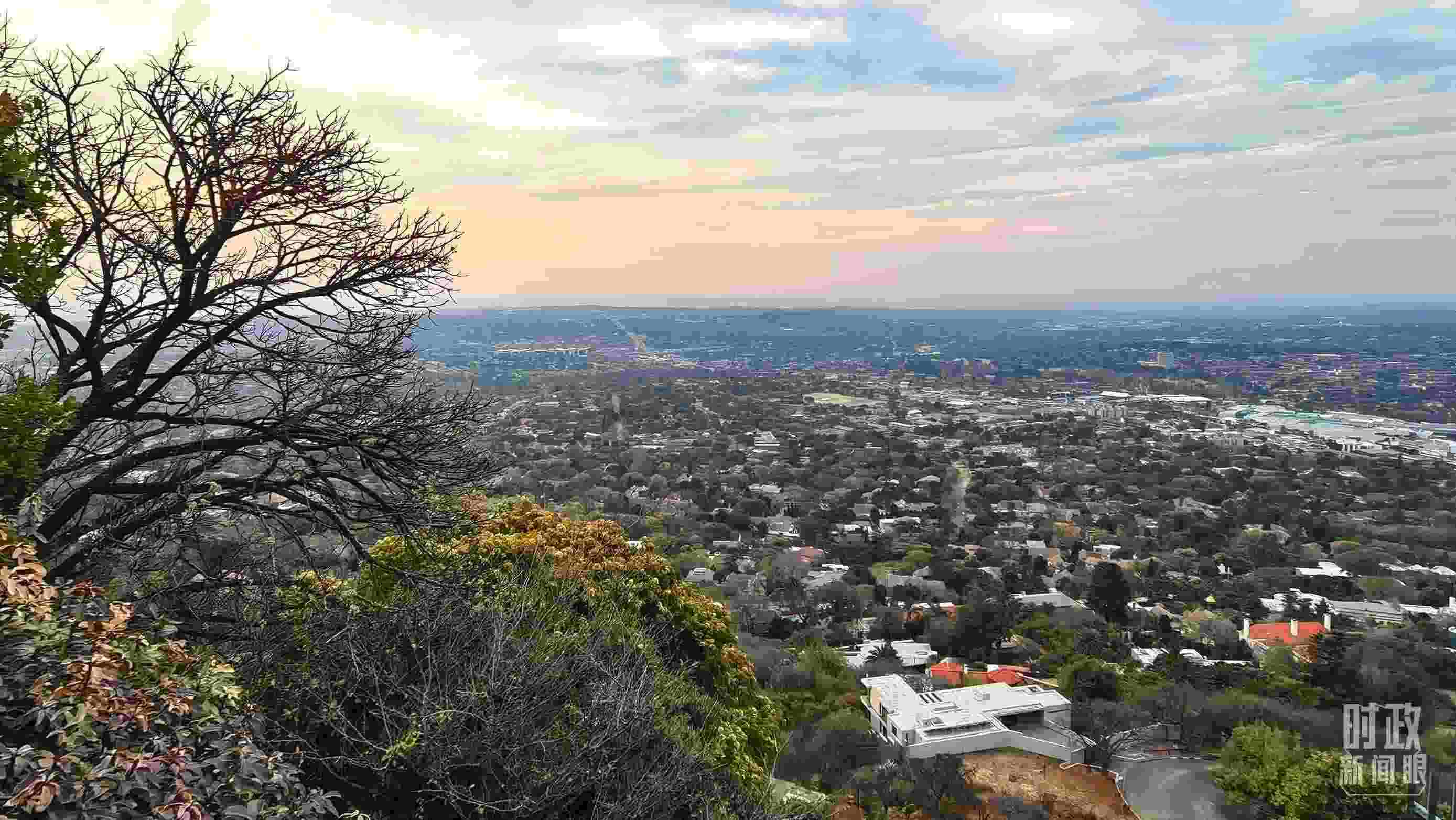 △ 俯瞰南非約翰內斯堡。（總臺央視記者韓銳拍攝）