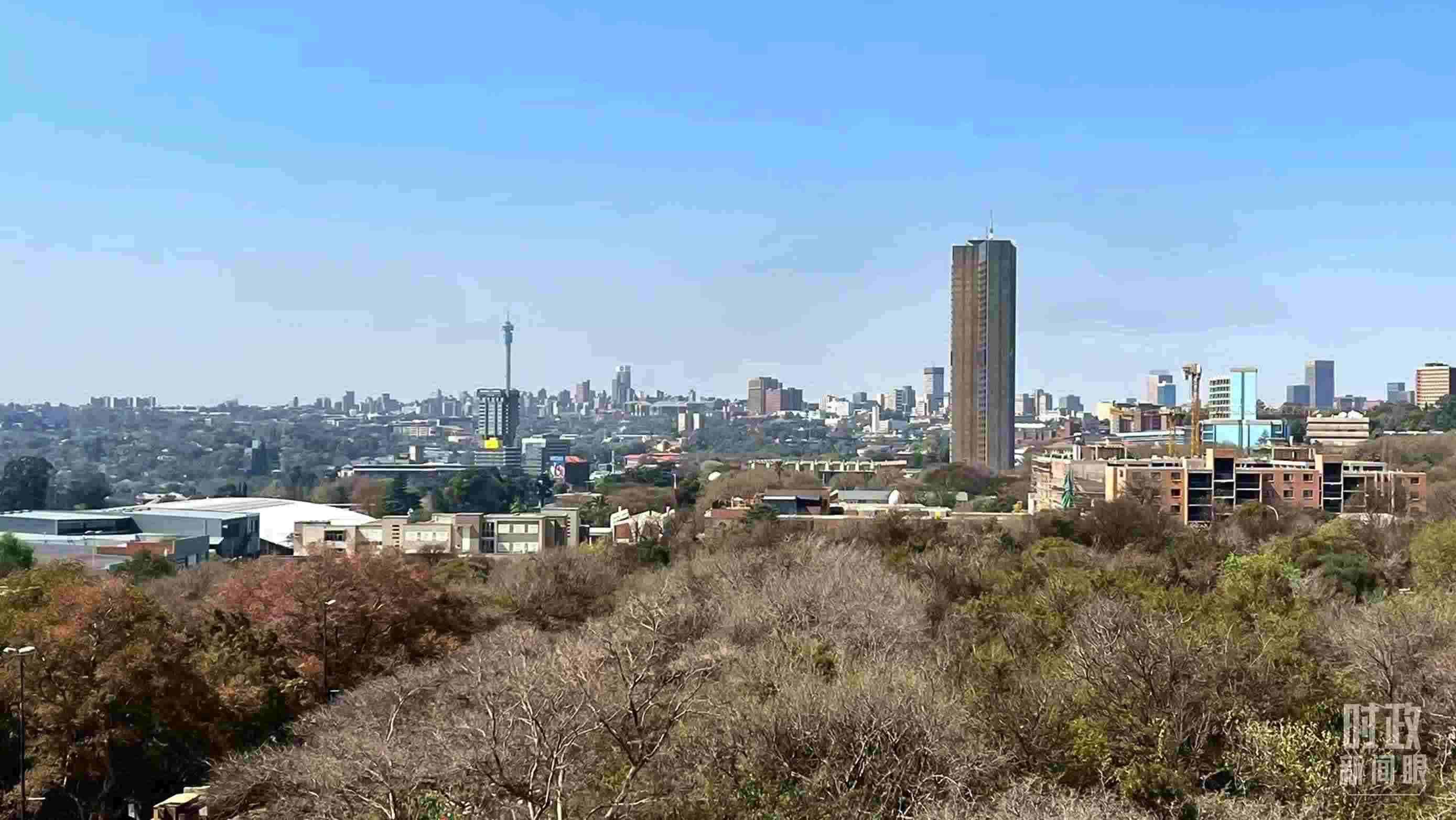 △約翰內(nèi)斯堡城市天際線。（總臺記者馬培敏拍攝）