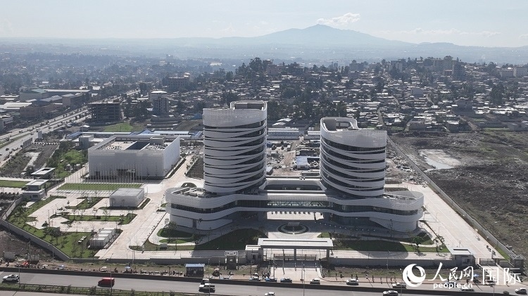 非洲疾病預防控制中心總部（一期）航拍。人民網(wǎng)記者 劉寧攝