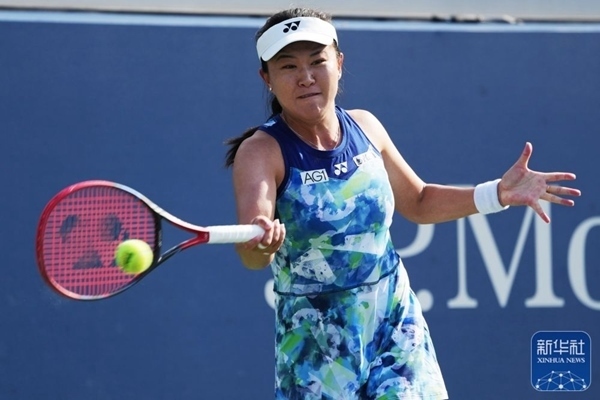 朱琳在比賽中回球。新華社記者 劉杰 攝