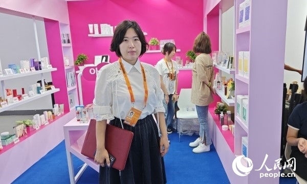 9月3日，韓國駐華大使館經(jīng)濟(jì)部參贊金至凰接受人民網(wǎng)記者采訪。人民網(wǎng)記者 趙雯博攝