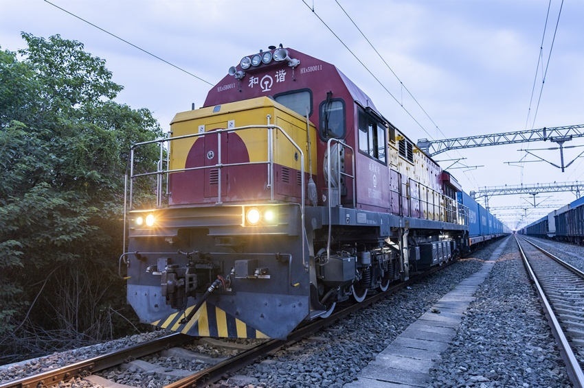 首趟中歐班列（成都）冷鏈專列到達(dá)成都國際鐵路港。青白江區(qū)委宣傳部供圖