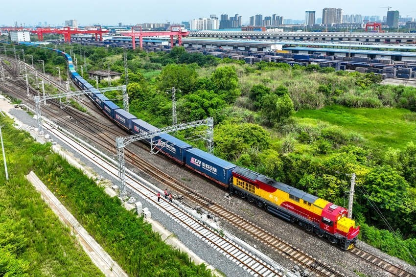 中歐班列（成渝）駛出成都國際鐵路港。青白江區(qū)委宣傳部供圖