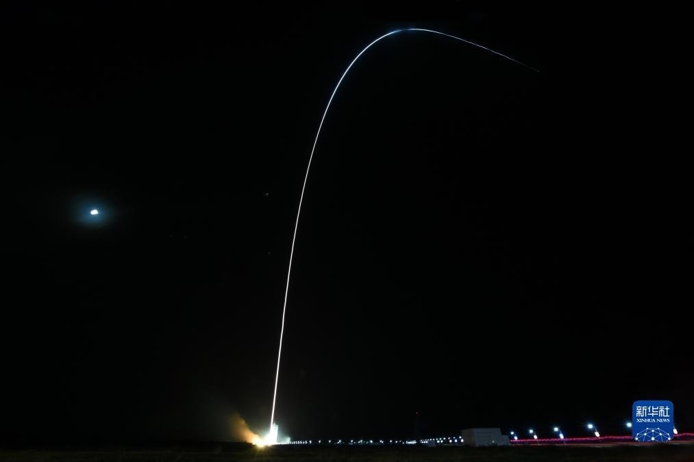 9月7日02時14分，我國在酒泉衛(wèi)星發(fā)射中心使用長征四號丙運載火箭，成功將遙感三十三號03星發(fā)射升空，衛(wèi)星順利進入預(yù)定軌道，發(fā)射任務(wù)獲得圓滿成功。新華社發(fā)（汪江波 攝）